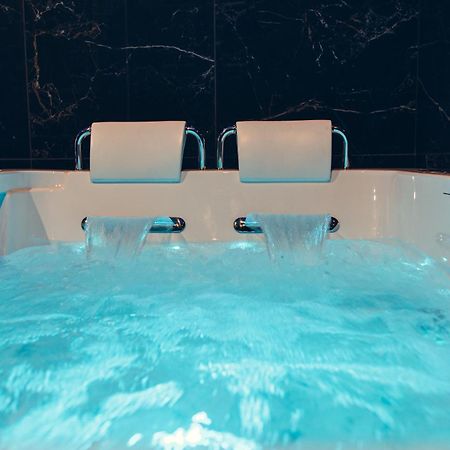 Loveroom 波城 外观 照片