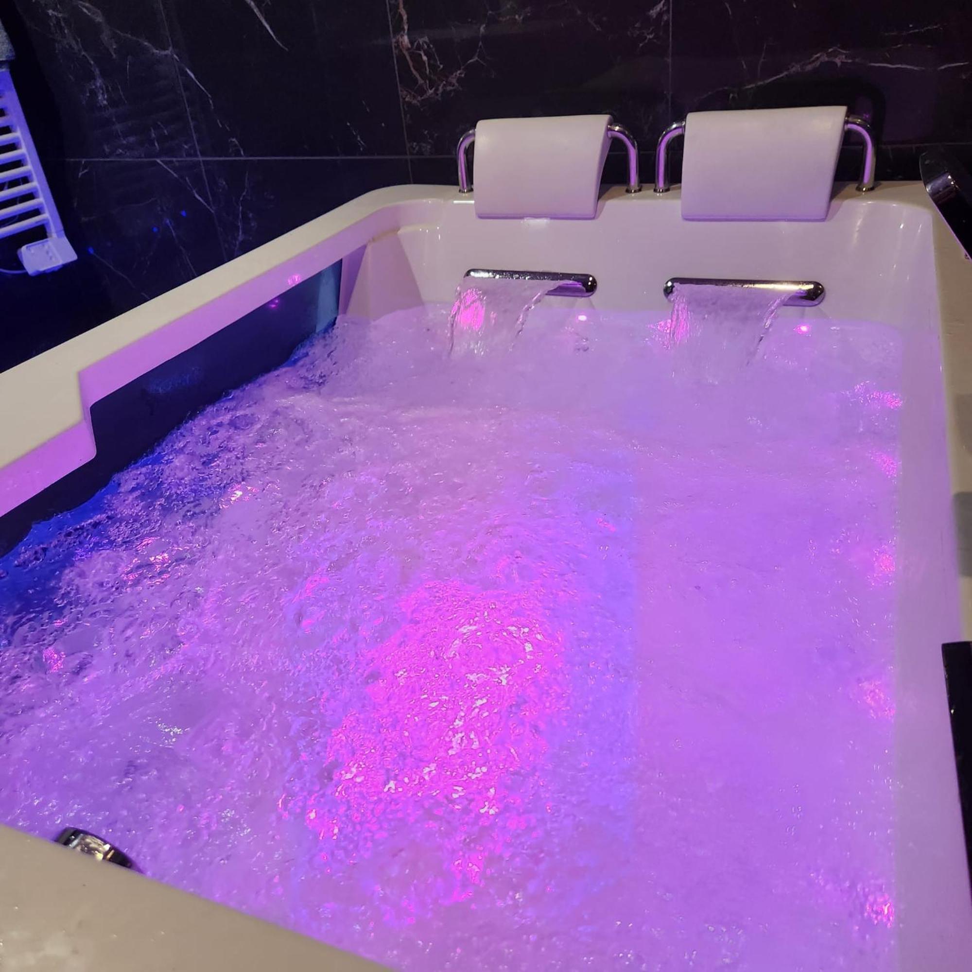 Loveroom 波城 外观 照片